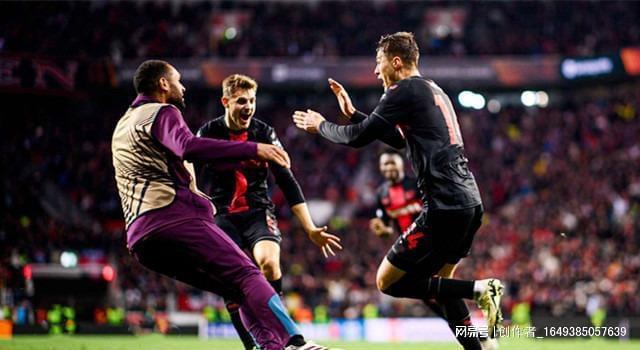 包含弗赖堡队在比赛中展现出色拼搏精神的词条