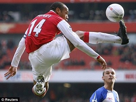 国际足坛巨星轻松获胜–巨星战胜对手表现出众的简单介绍 国际足坛巨星轻松获胜–巨星战胜对手表现出众的简单介绍