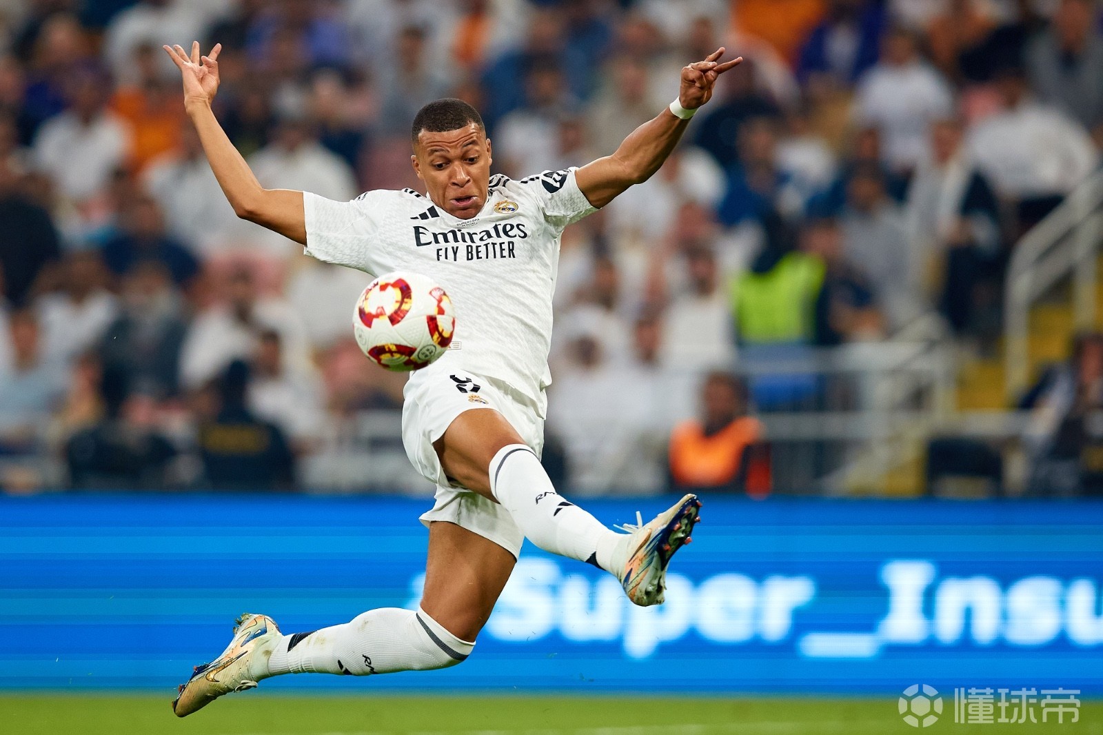 包含西甲热门：皇家马德里抢得关键胜利的词条