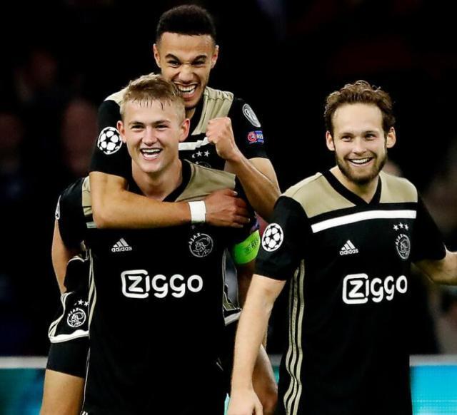 包含阿贾克斯遭遇惊吓,晋级希望蒙上阴影的词条 包含阿贾克斯遭遇惊吓,晋级希望蒙上阴影的词条