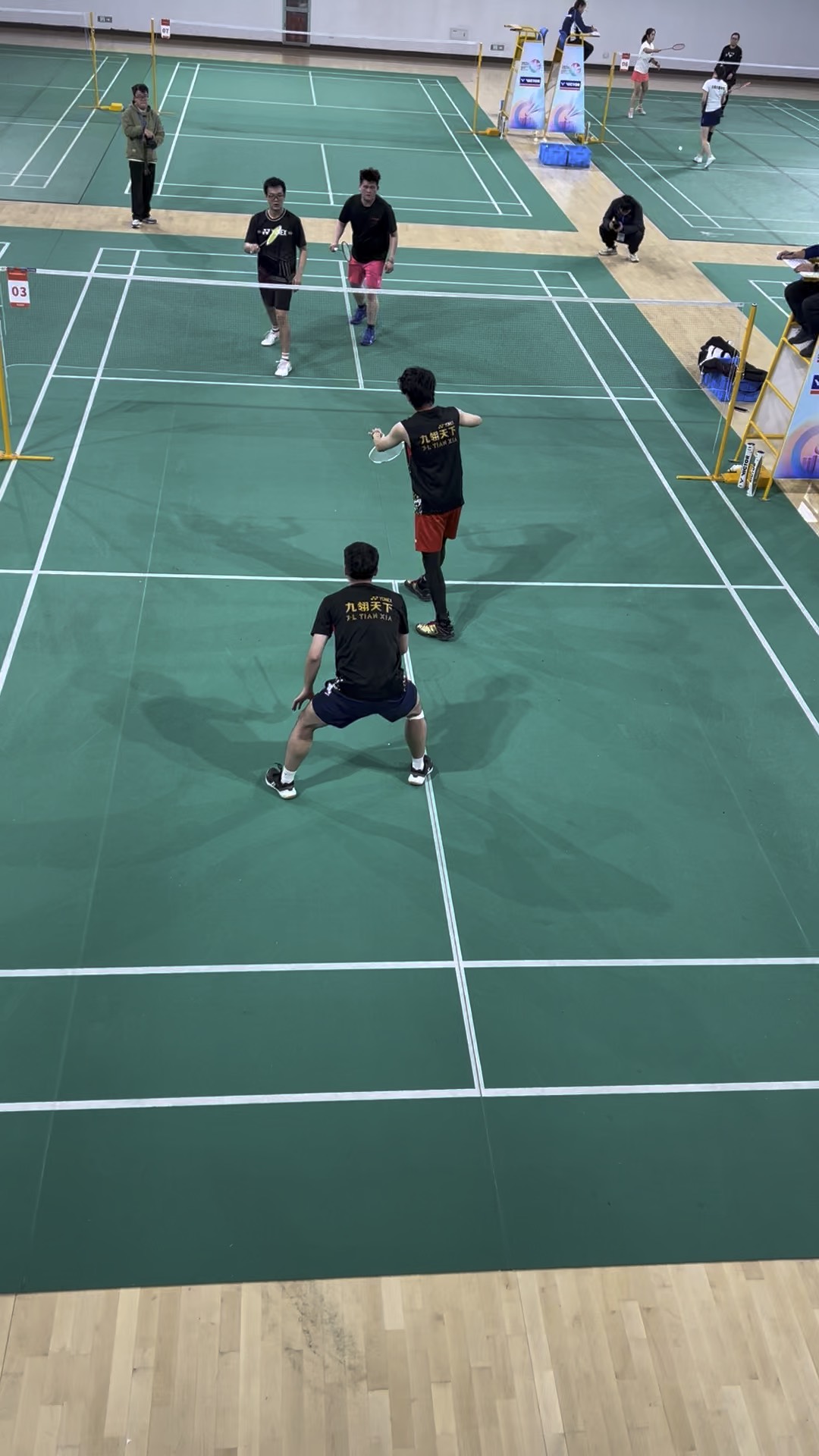 开云体育中国-羽毛球争夺激烈，观众目不转睛