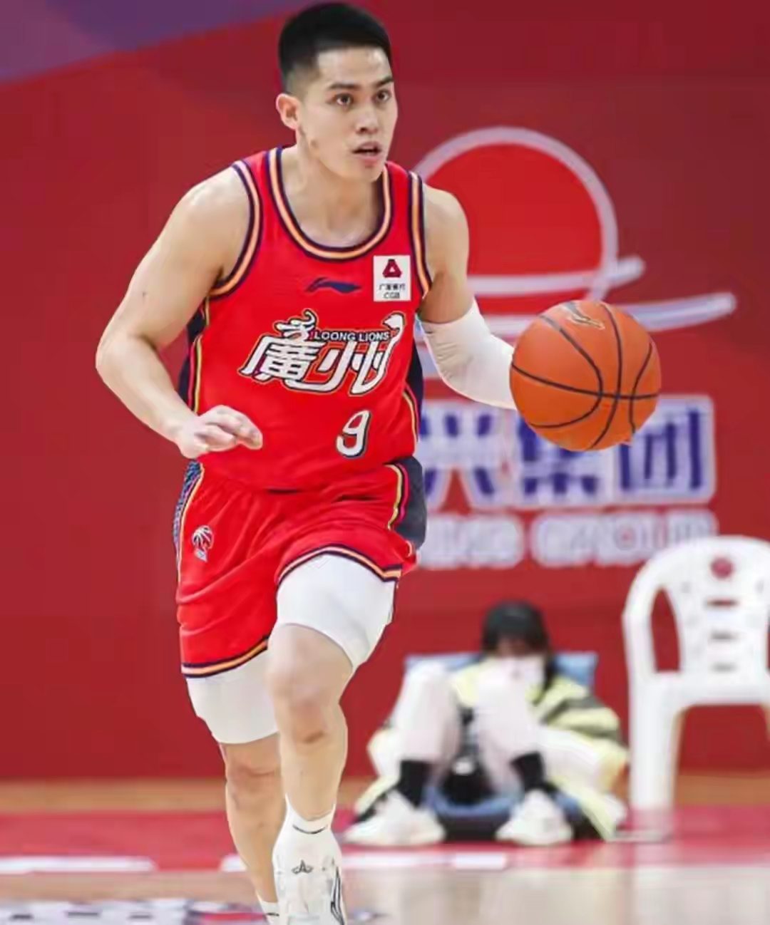 包含猛龙主帅力挺球队年轻人展现实力的词条