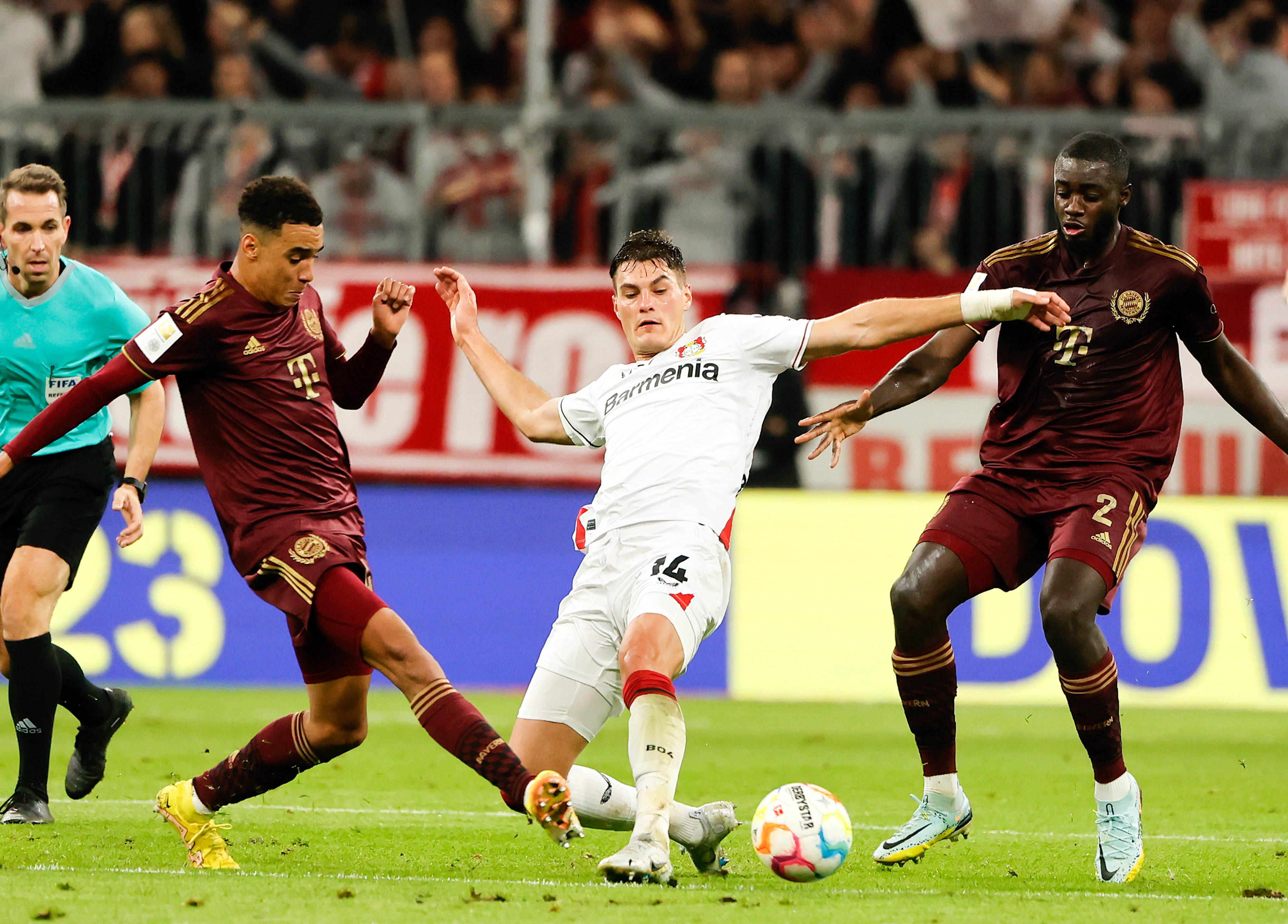 拜仁慕尼黑豪取分,领跑小组 拜仁慕尼黑豪取分,领跑小组