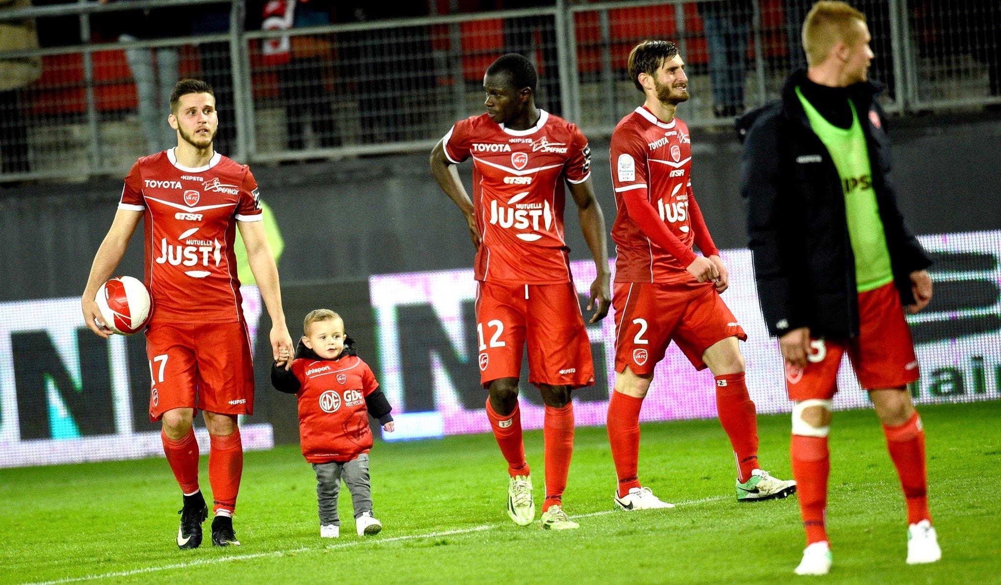 包含瓦朗谢纳迎来胜利法国联赛排名稳定的词条 包含瓦朗谢纳迎来胜利法国联赛排名稳定的词条