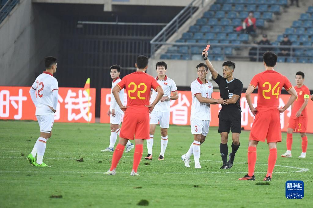 越南代表团在国际足球赛事中展现实力 越南代表团在国际足球赛事中展现实力