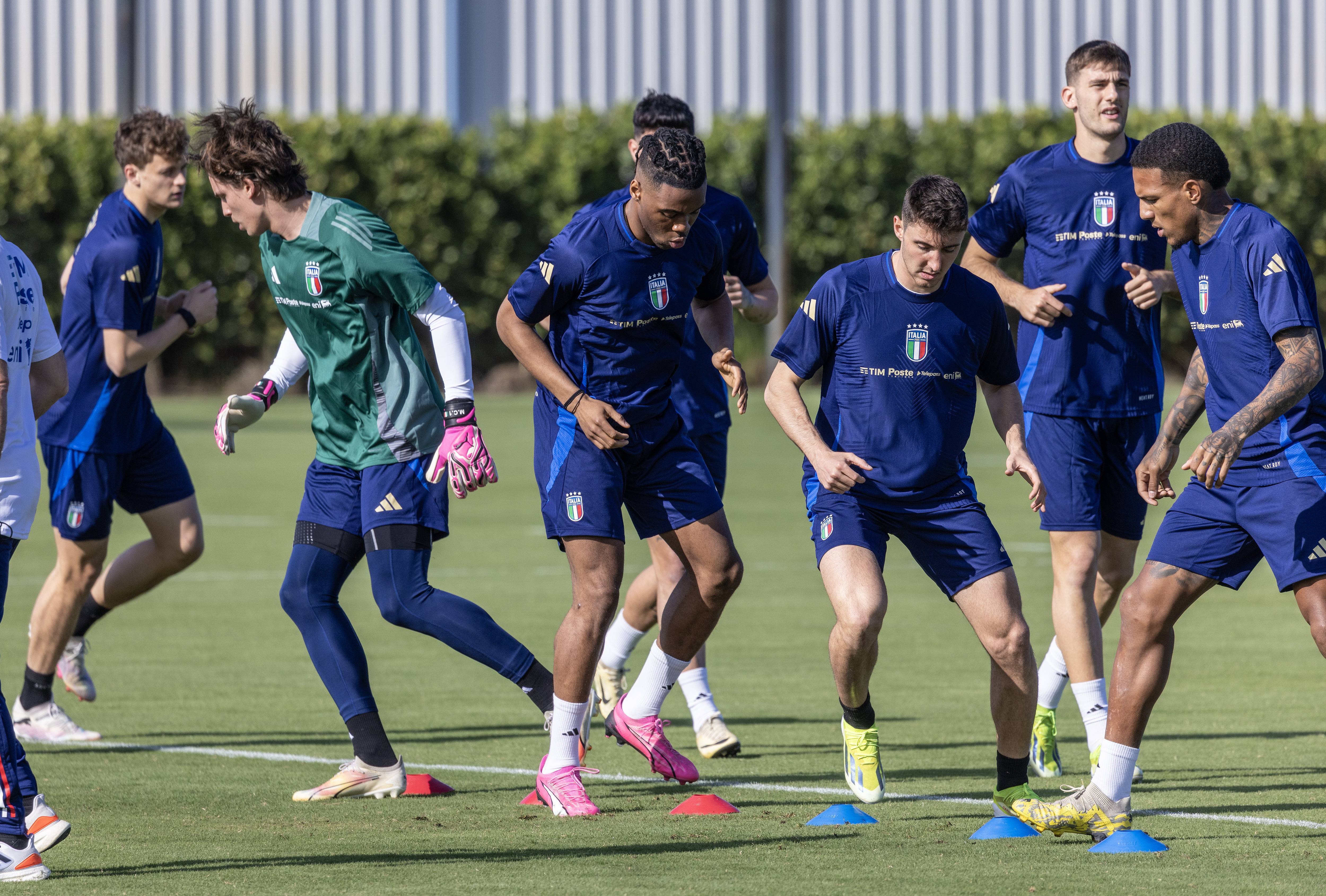 开云体育登录-球队训练场景曝光，球员积极训练备战