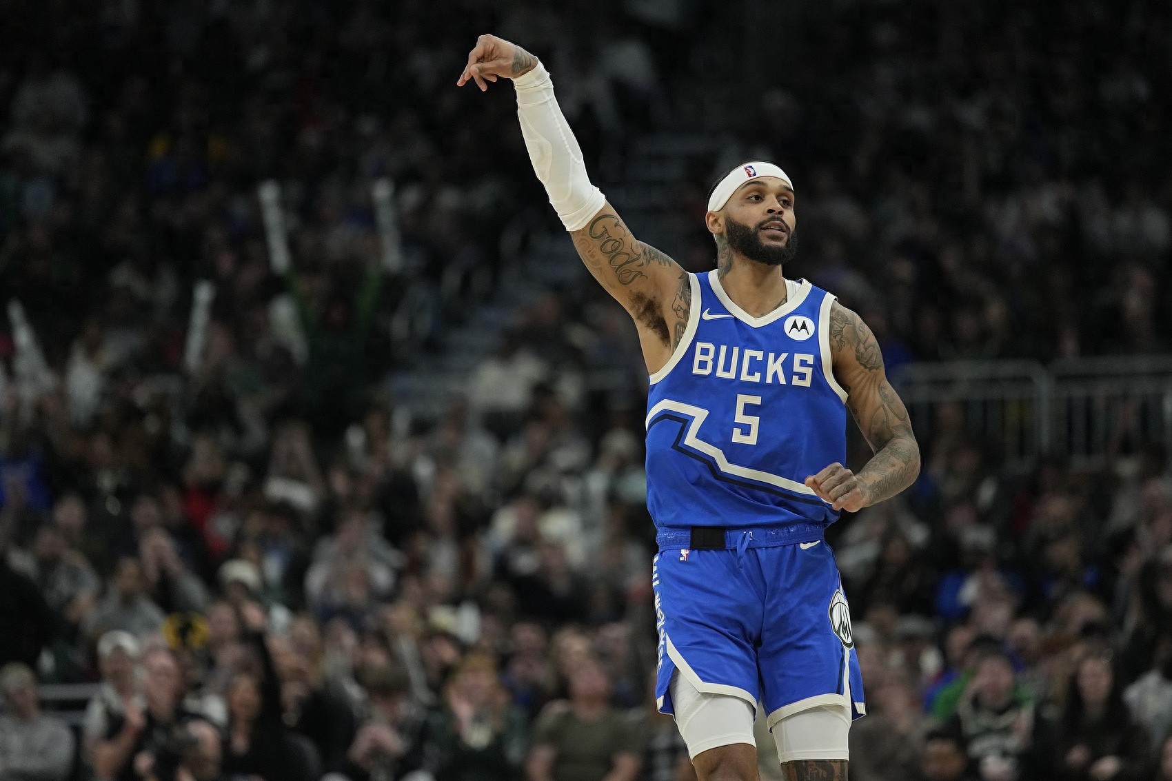 雄鹿队年轻球员表现出色，成为球队新火力