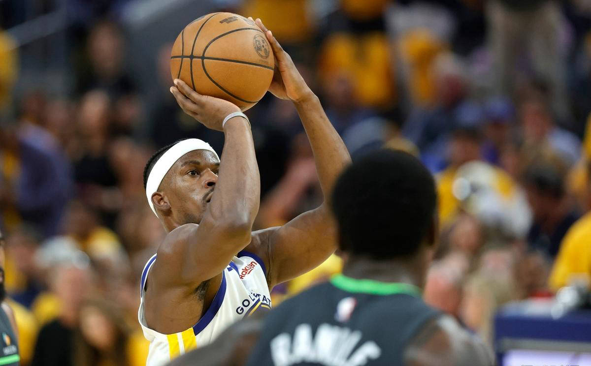 篮球比赛中出现了一场平局的比赛