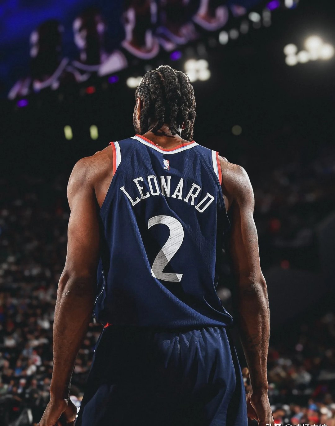 包含快船主场失利，莱昂纳德难以独挡一帜的词条