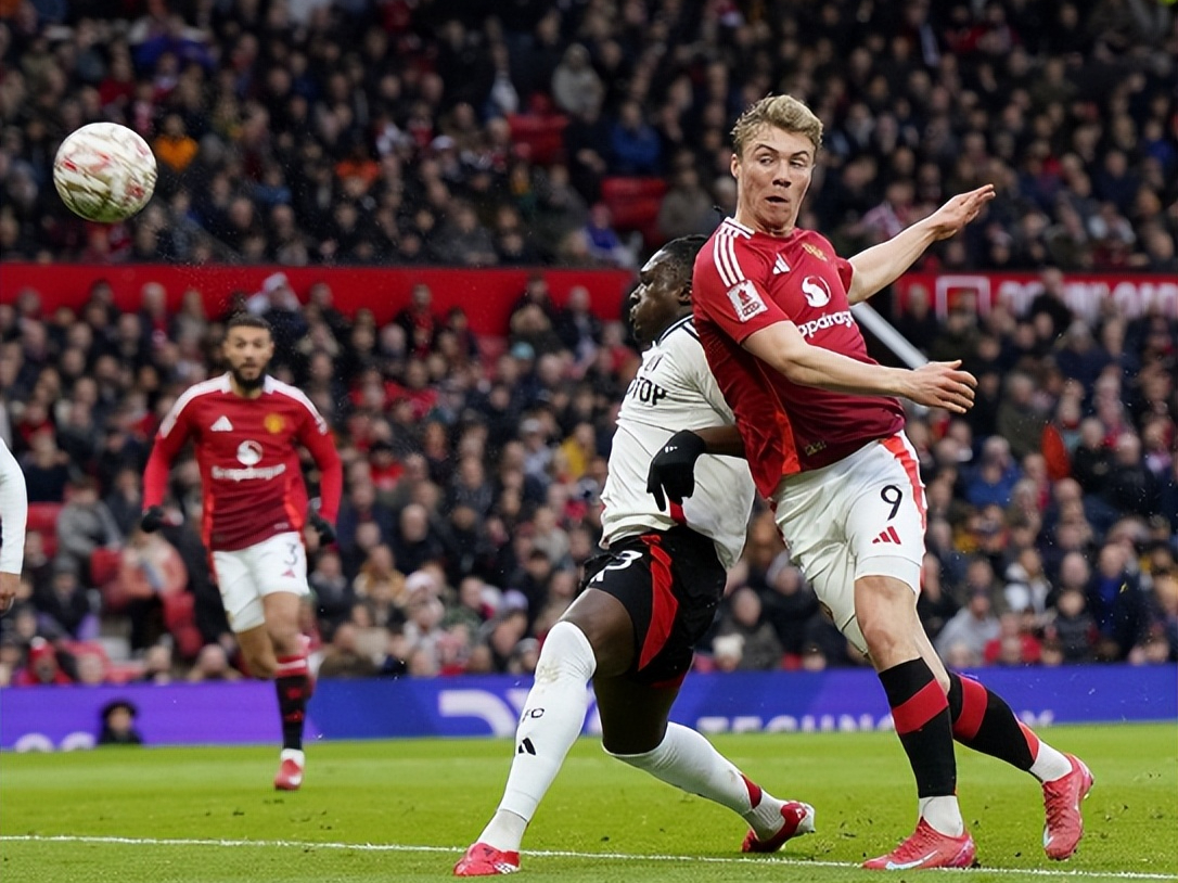 包含富勒姆主场再遭惨败，状态低迷的词条