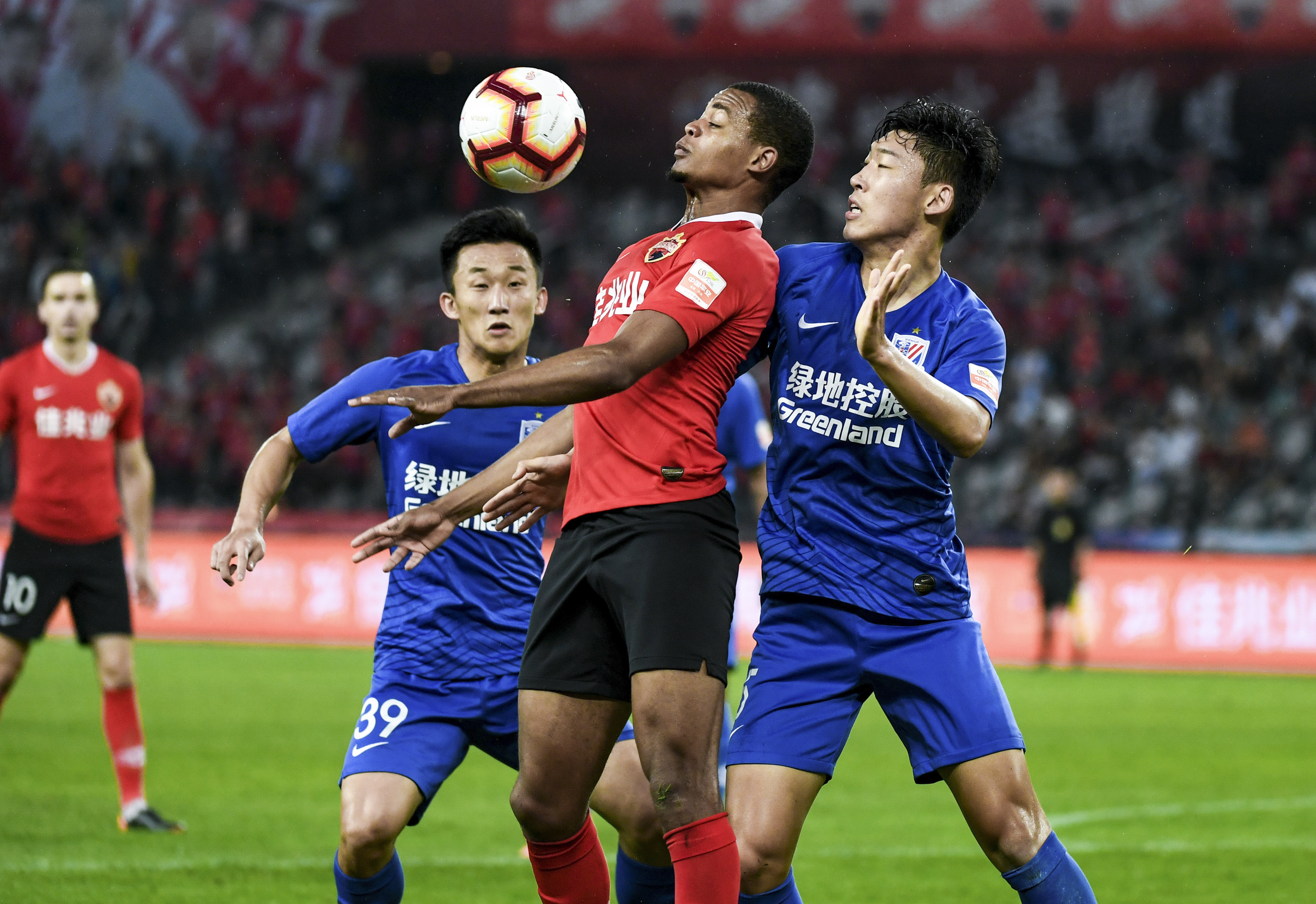 开云体育官方网站-包含深圳佳兆业惨败上海申花，战绩不佳难以翻身的词条