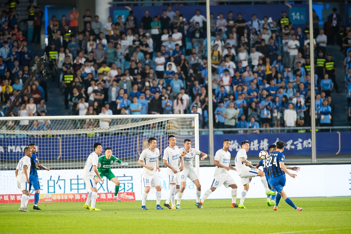 开云体育登录-精彩比赛中，球员们尽情展现实力与技艺