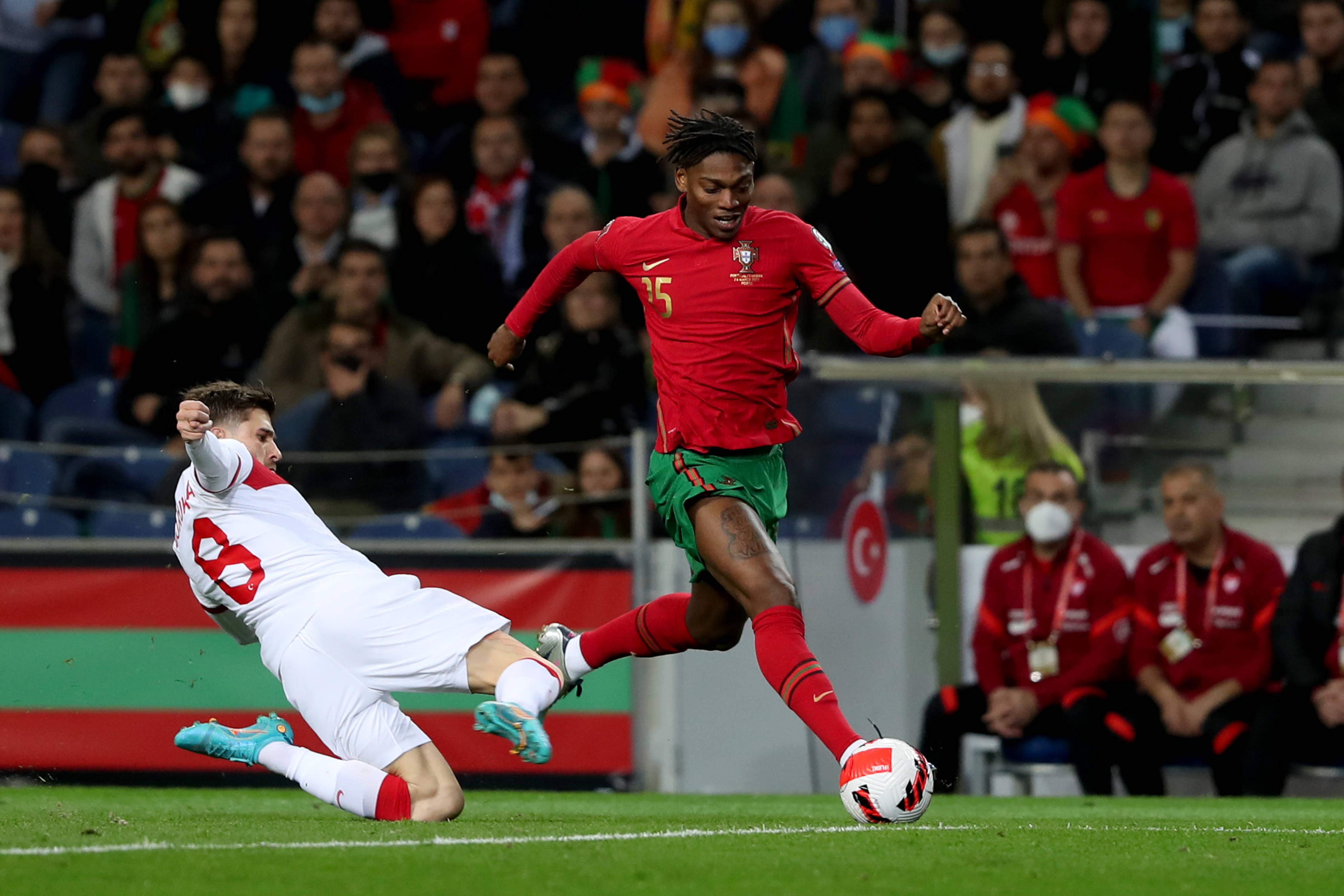 今日世界杯：意大利失利葡萄牙，球迷沸腾的简单介绍