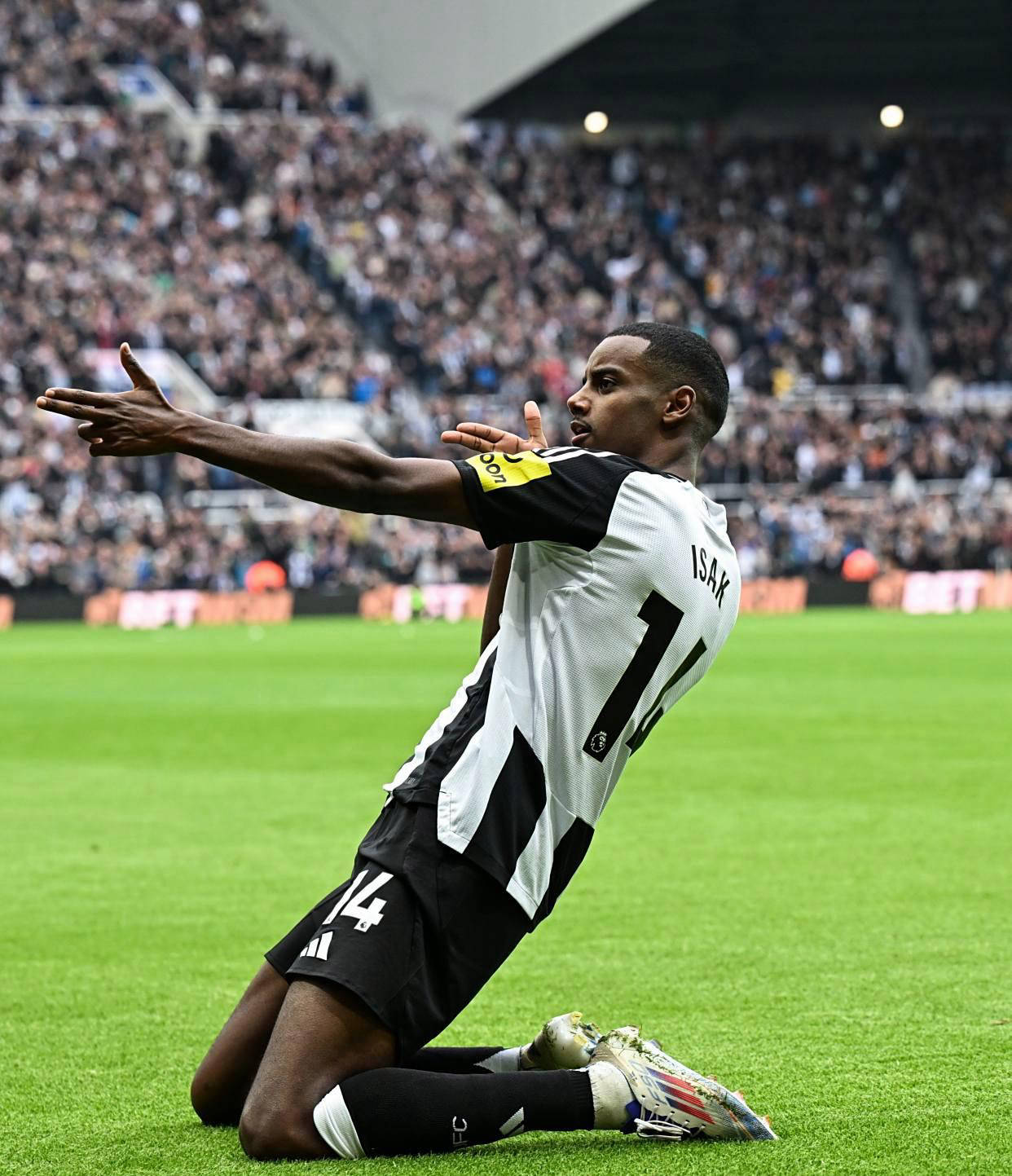 开云体育在线-曼联苦战欧冠资格，欲重返巅峰！