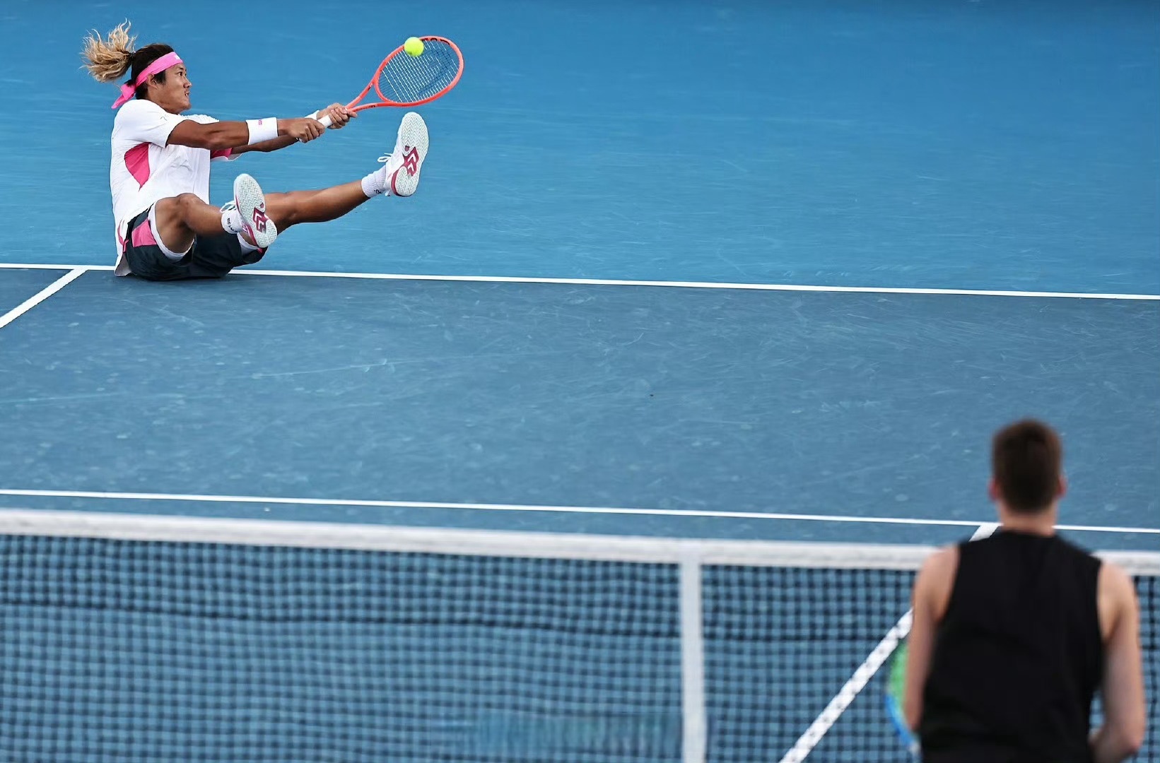 开云体育-英勇争夺，选手冲刺终点线创造震撼时刻