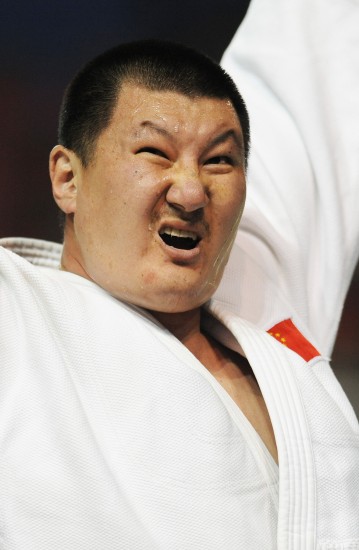 开云体育官方网站-包含美国选手喜获铜牌，深情拥抱胜利的词条