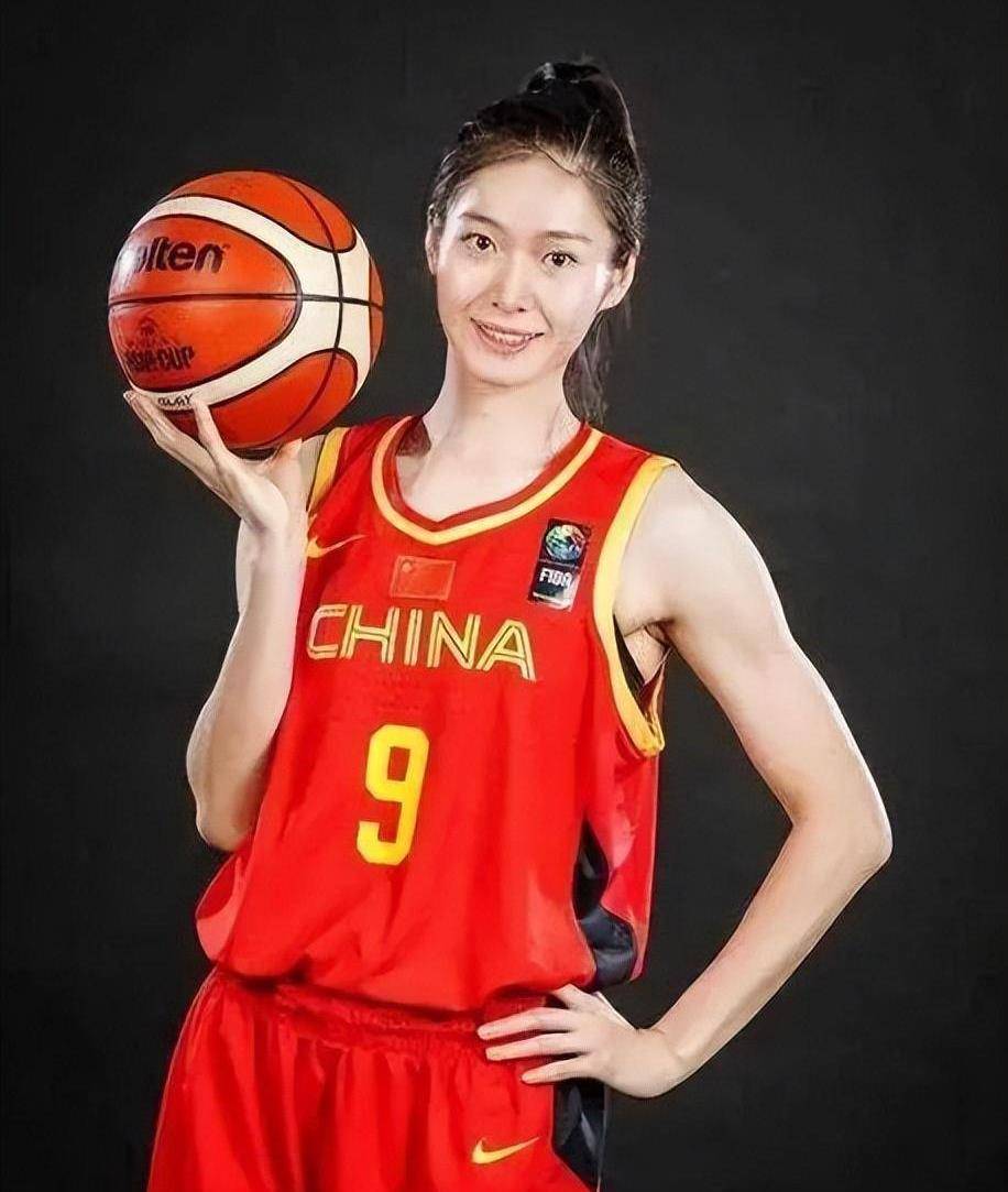 新一轮篮球赛事掀起轩然大波，球员表现抢眼