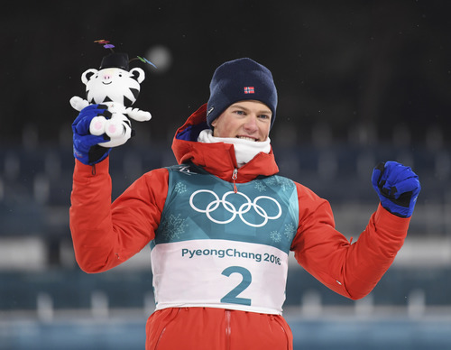 开云体育入口-挪威运动员登上领奖台，夺得银牌