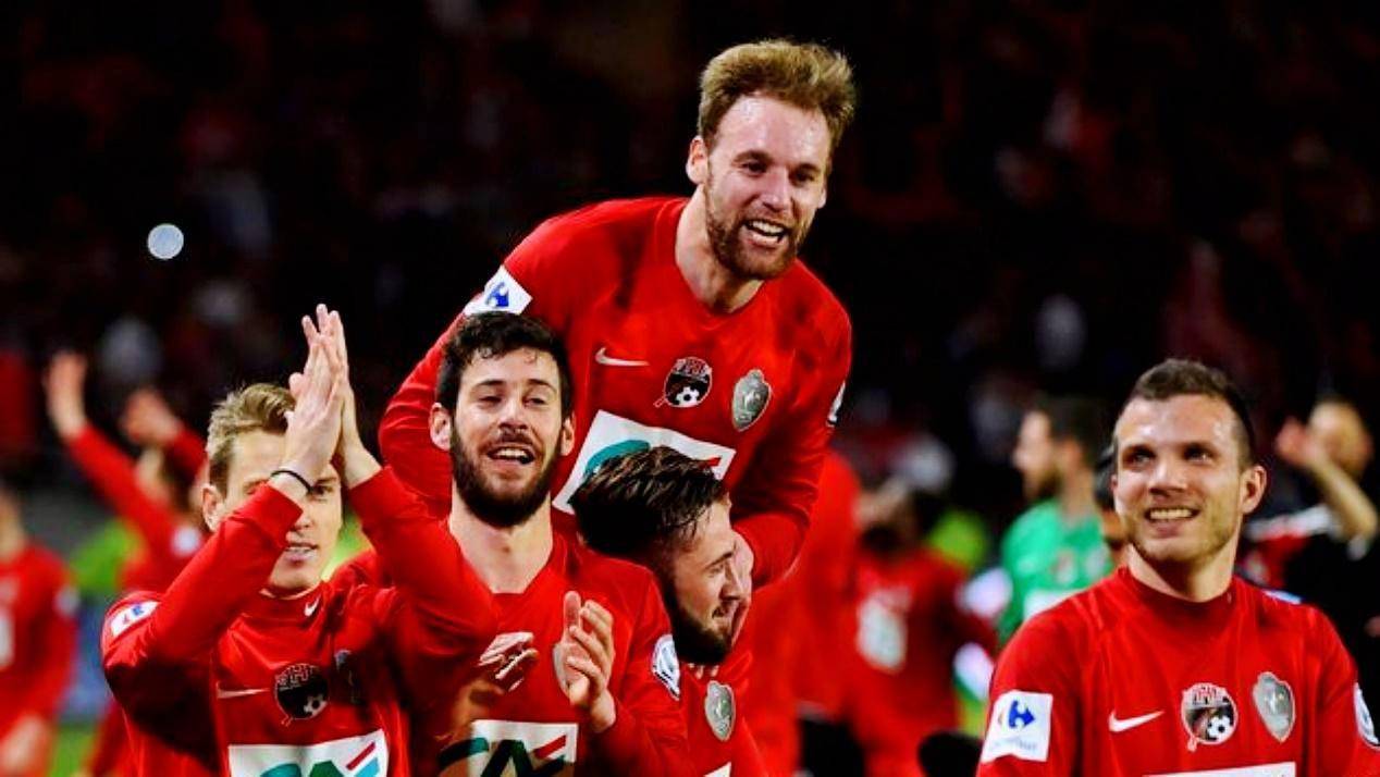 关于都灵队员团结协作,击败劲旅的信息 关于都灵队员团结协作,击败劲旅的信息