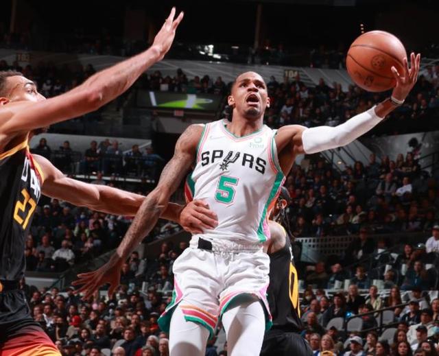 开云APP-猛龙重振旗鼓，终结马刺连胜的简单介绍