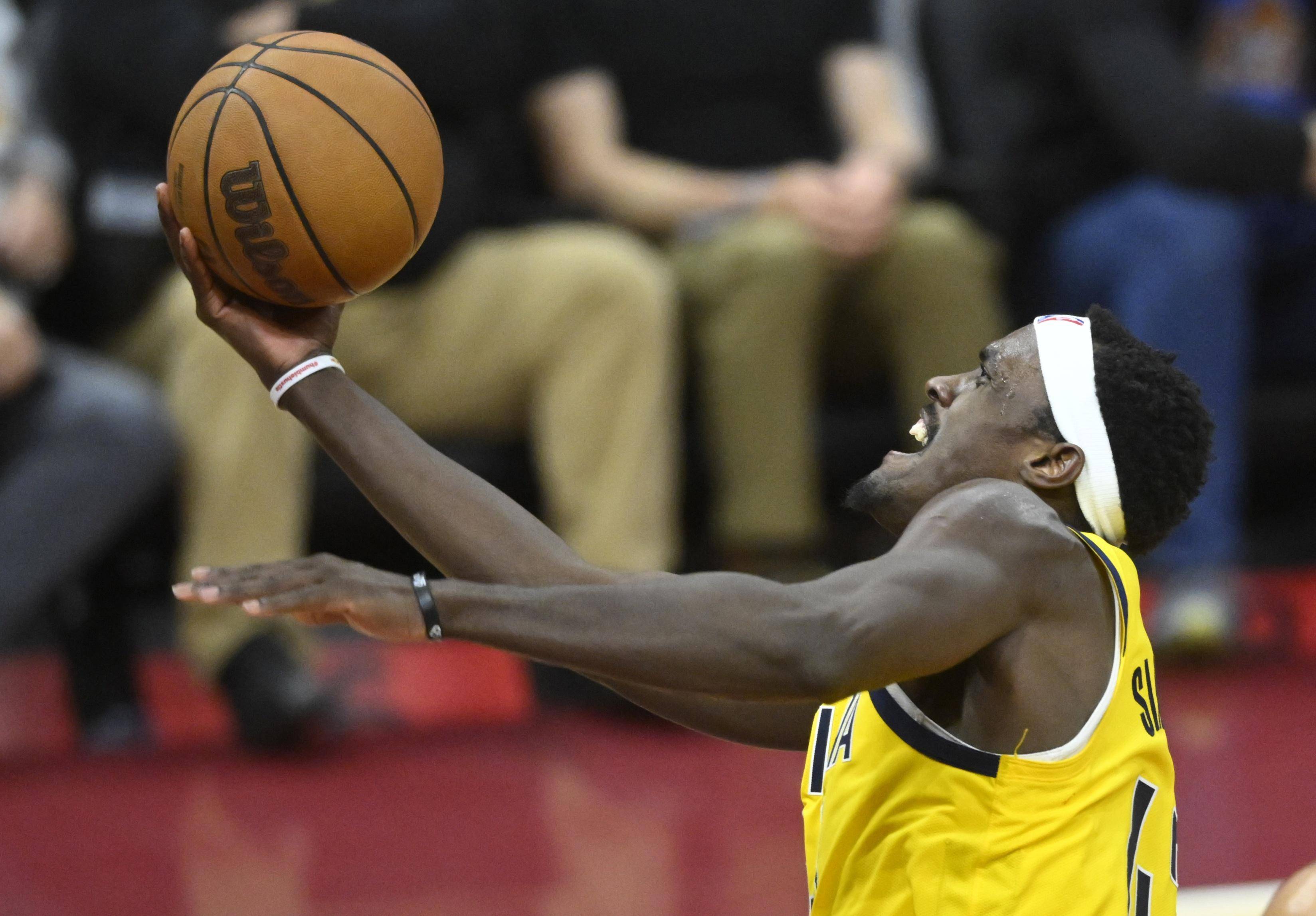 热火绝地反击雄鹿,萨姆·米切尔惊艳世界 热火绝地反击雄鹿,萨姆·米切尔惊艳世界