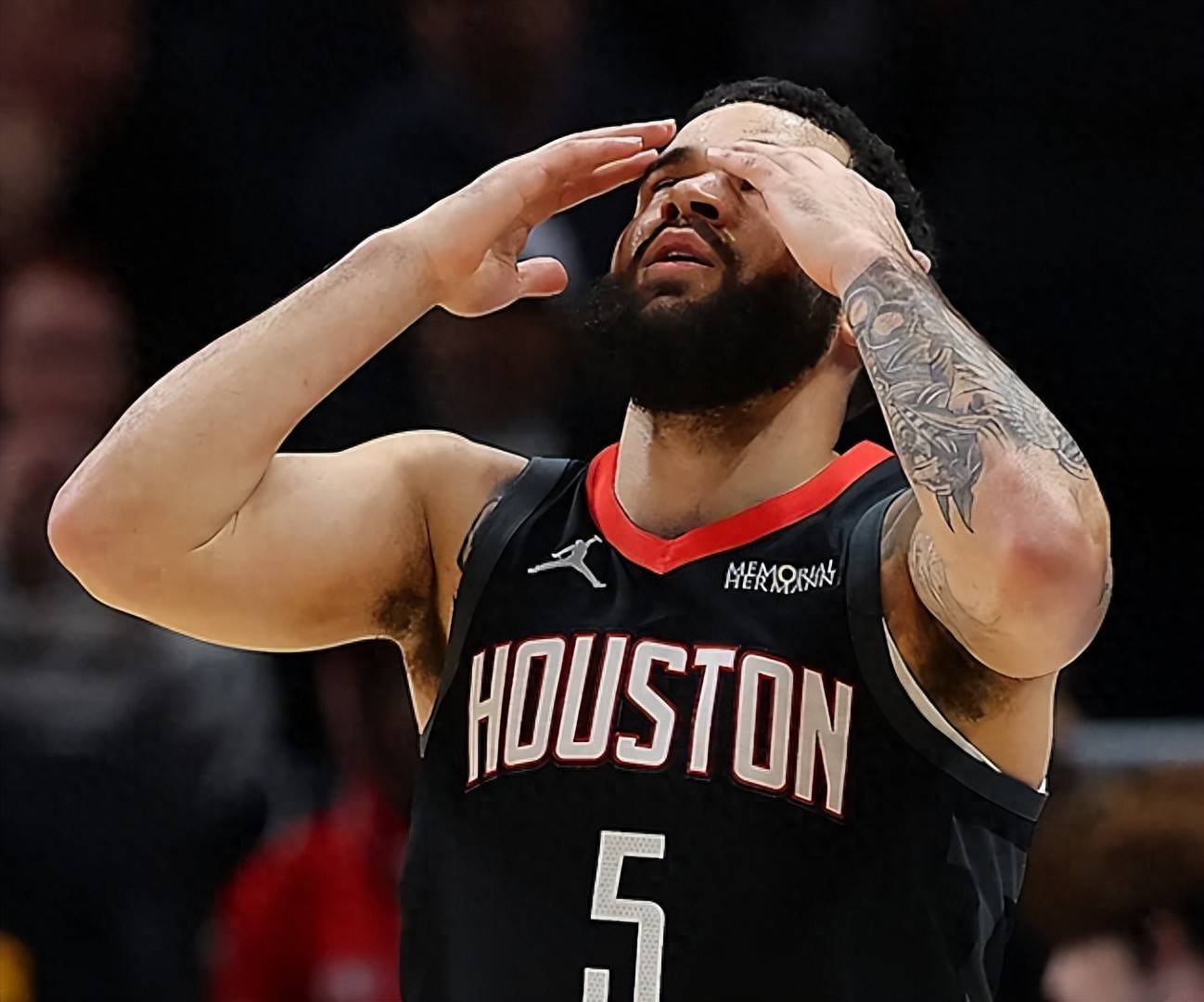 开云体育官方网站-热火完胜勇士，萨姆·米切尔高光表现