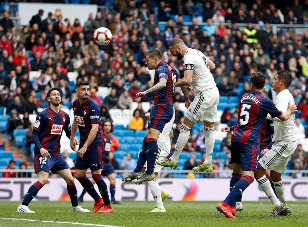 波兰碾压皇马，本泽马统治全场