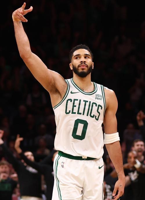 开云体育官网-篮网完胜广东队，塔图姆刷新纪录