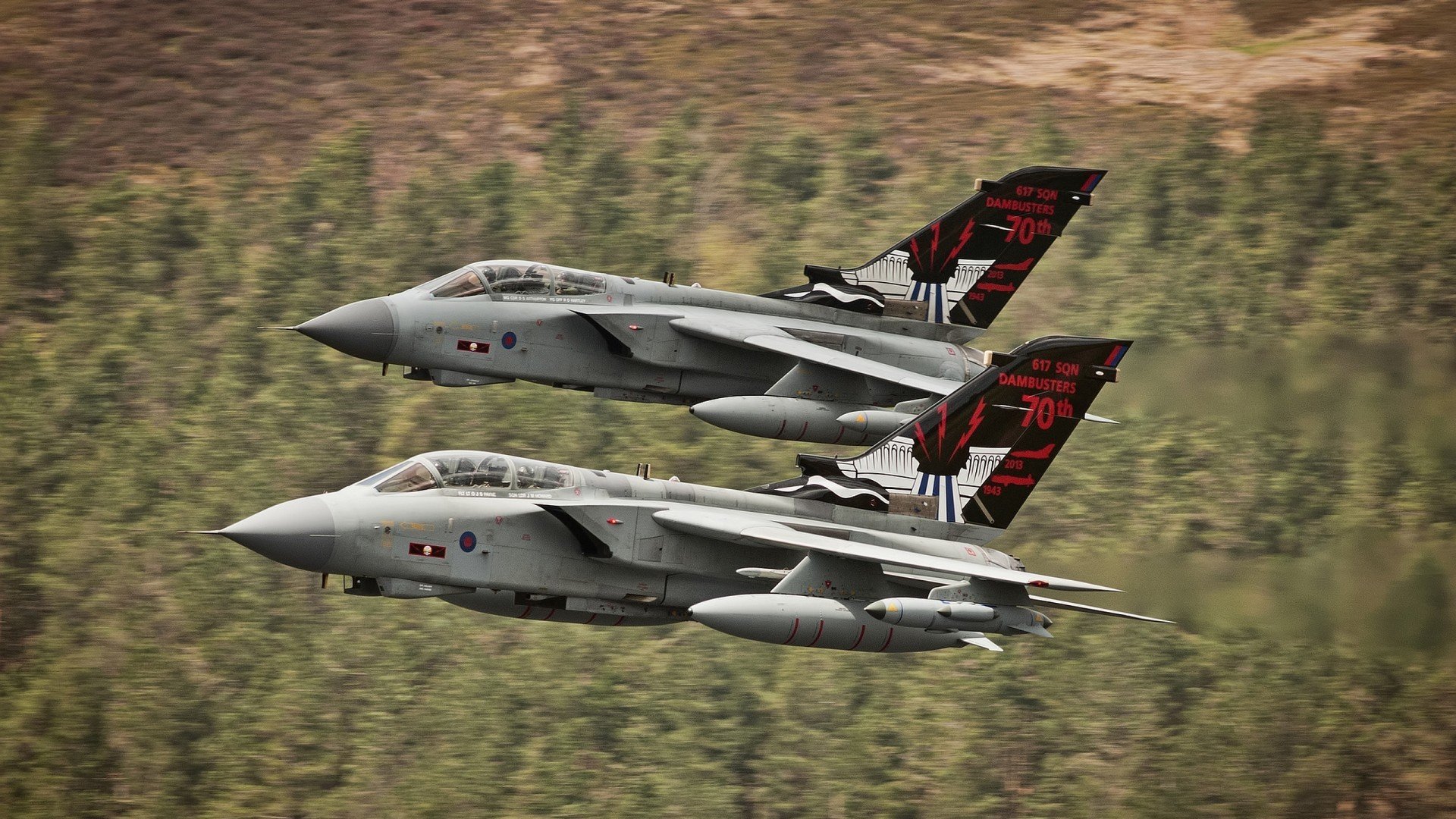 破局者劳塔罗,当红牛铁蹄遭遇星月壁垒,他用持续杀伤撕开宿命裂缝