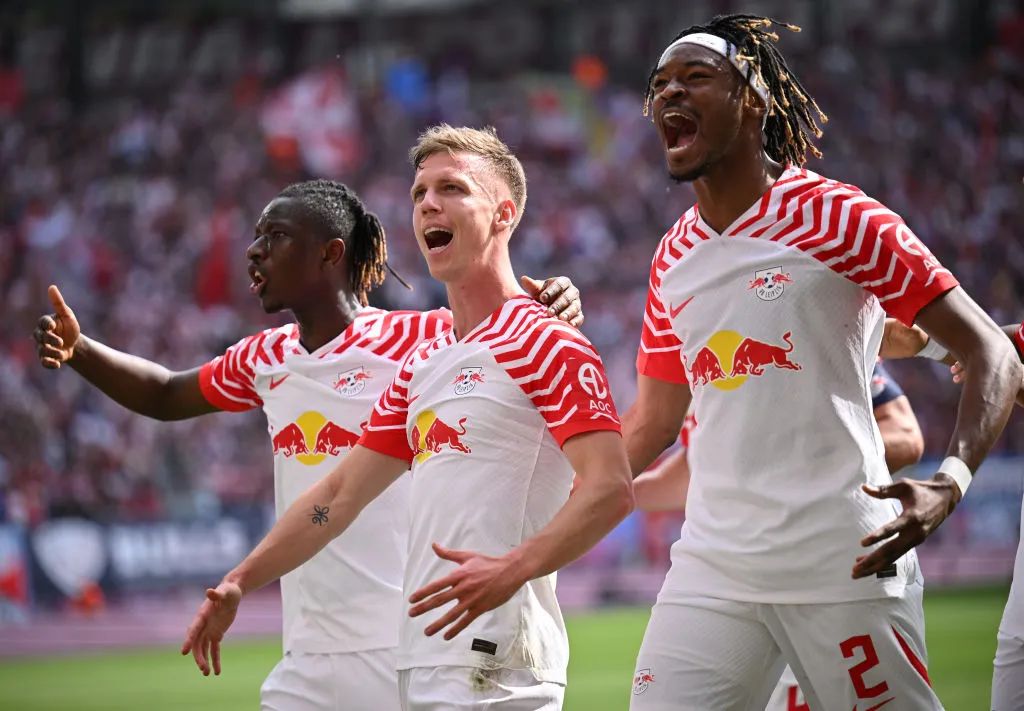 日本对阵勒沃库森，三笘薰带动全队节奏