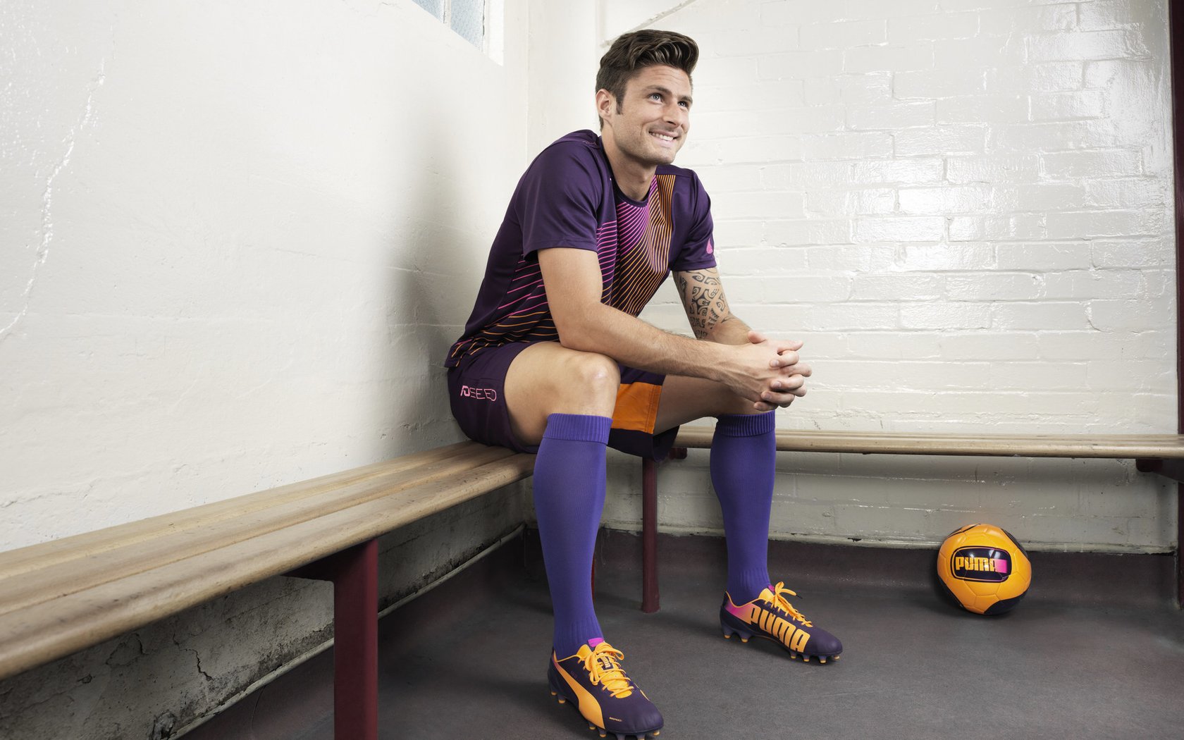 开云下载-小个子突袭与巨人国围猎