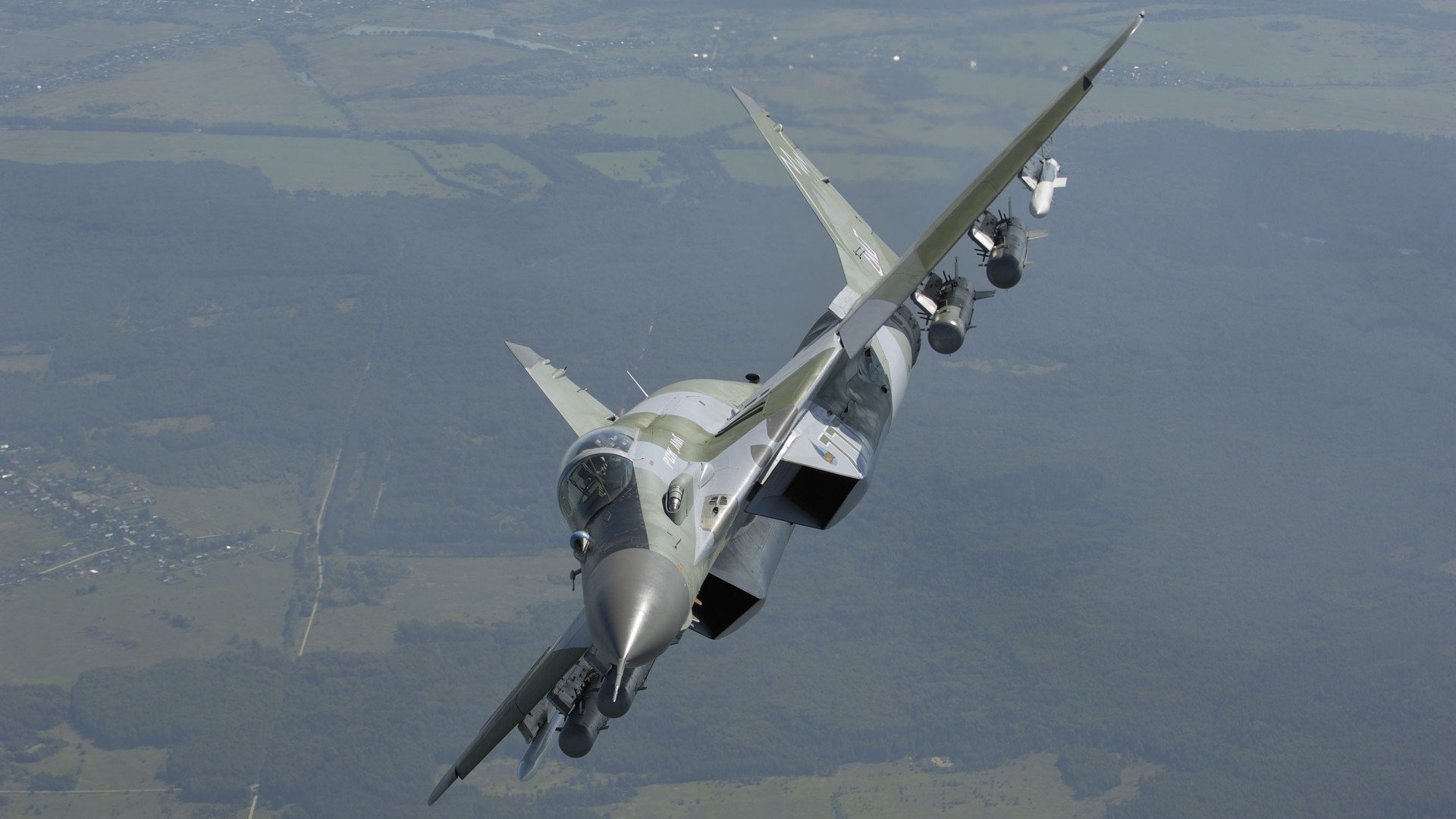 基耶萨的孤星与厄瓜多尔的星河，足球世界里的英雄与众生相