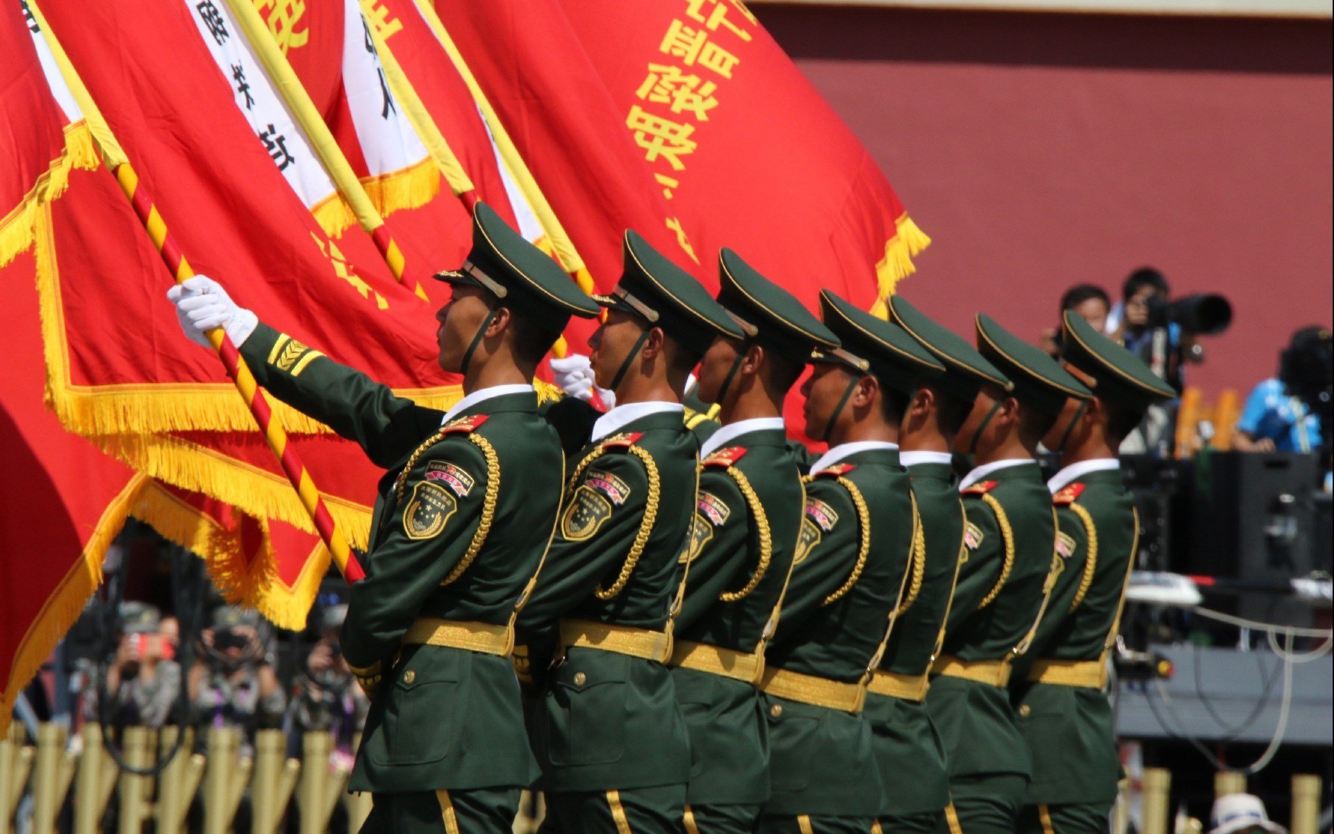 开云体育登录-北欧神话再临，德容闪耀全场，丹麦大胜乌拉圭演绎F组最强对话